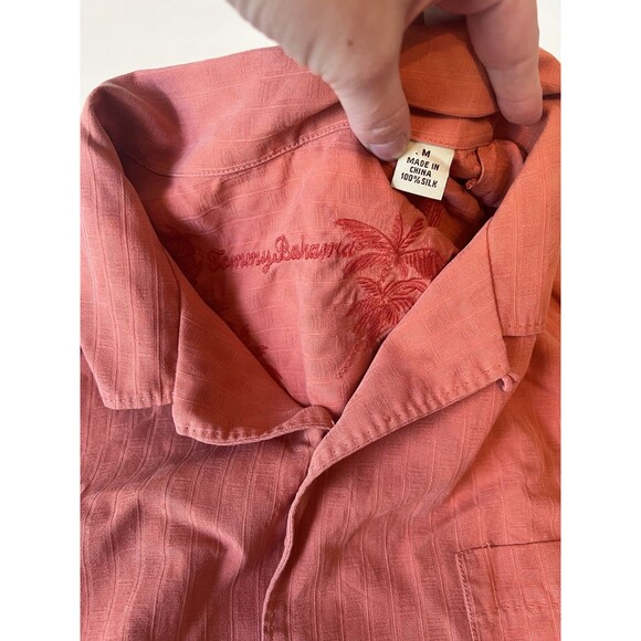 Tommy Bahama 100% Silk Shirt Men M Coral Pink Hawaiian Button Up Pocket Summer - Picture 2 of 3